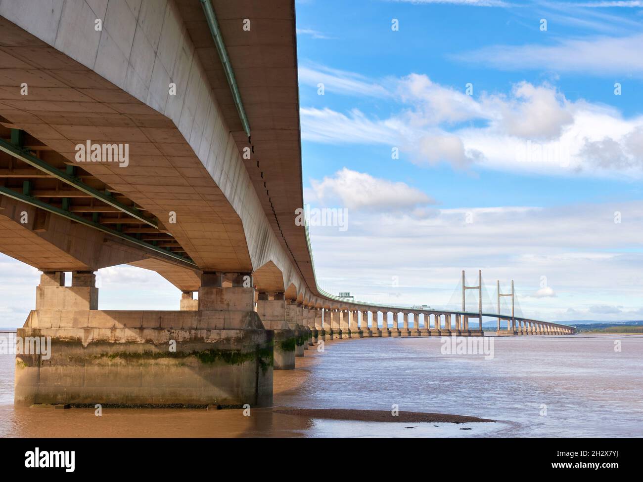 Die Prince of Wales Bridge oder Second Severn Crossing führt den Straßenverkehr auf der Autobahn M4 zwischen Wales und dem West Country in der Nähe von Bristol im Vereinigten Königreich Stockfoto