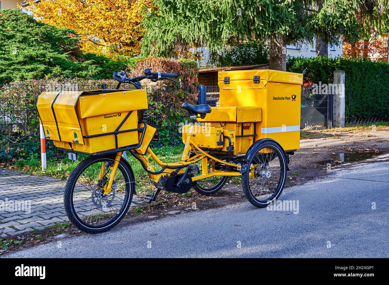Deutsche post bike -Fotos und -Bildmaterial in hoher Auflösung – Alamy