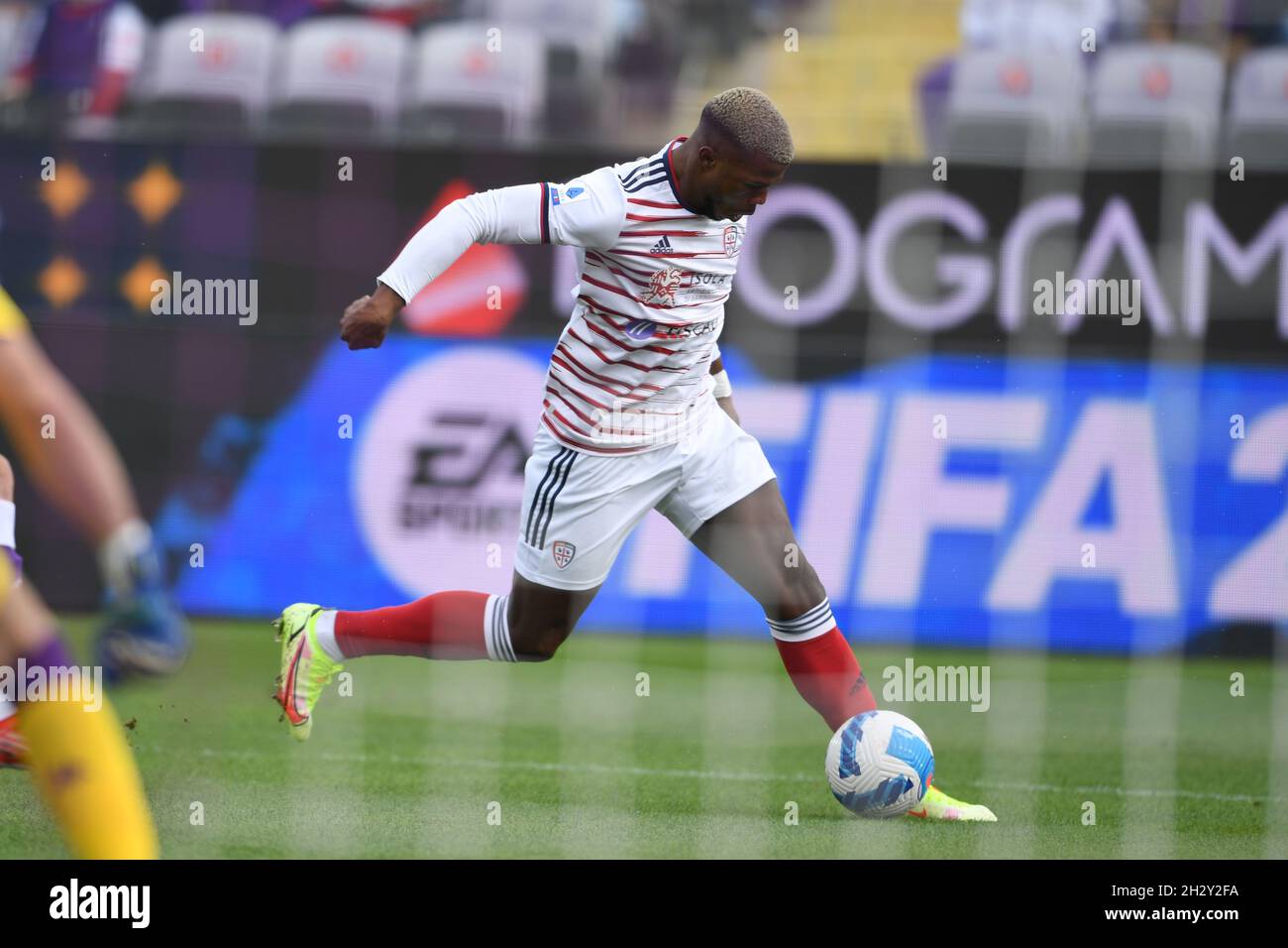 Keita Balde (Cagliari) während des italienischen "Serie A"-Spiels zwischen Fiorentina 3-0 Cagliari im Artemio Franchi-Stadion am 24. Oktober 2021 in Florenz, Italien. Quelle: Maurizio Borsari/AFLO/Alamy Live News Stockfoto