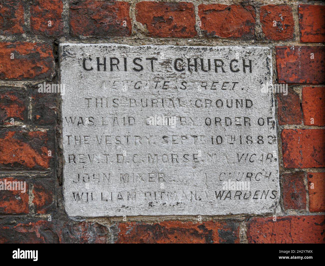 Plakette, die den Standort des Bestattungsortes der Christ Church in der Newgate Street, London, markiert Stockfoto