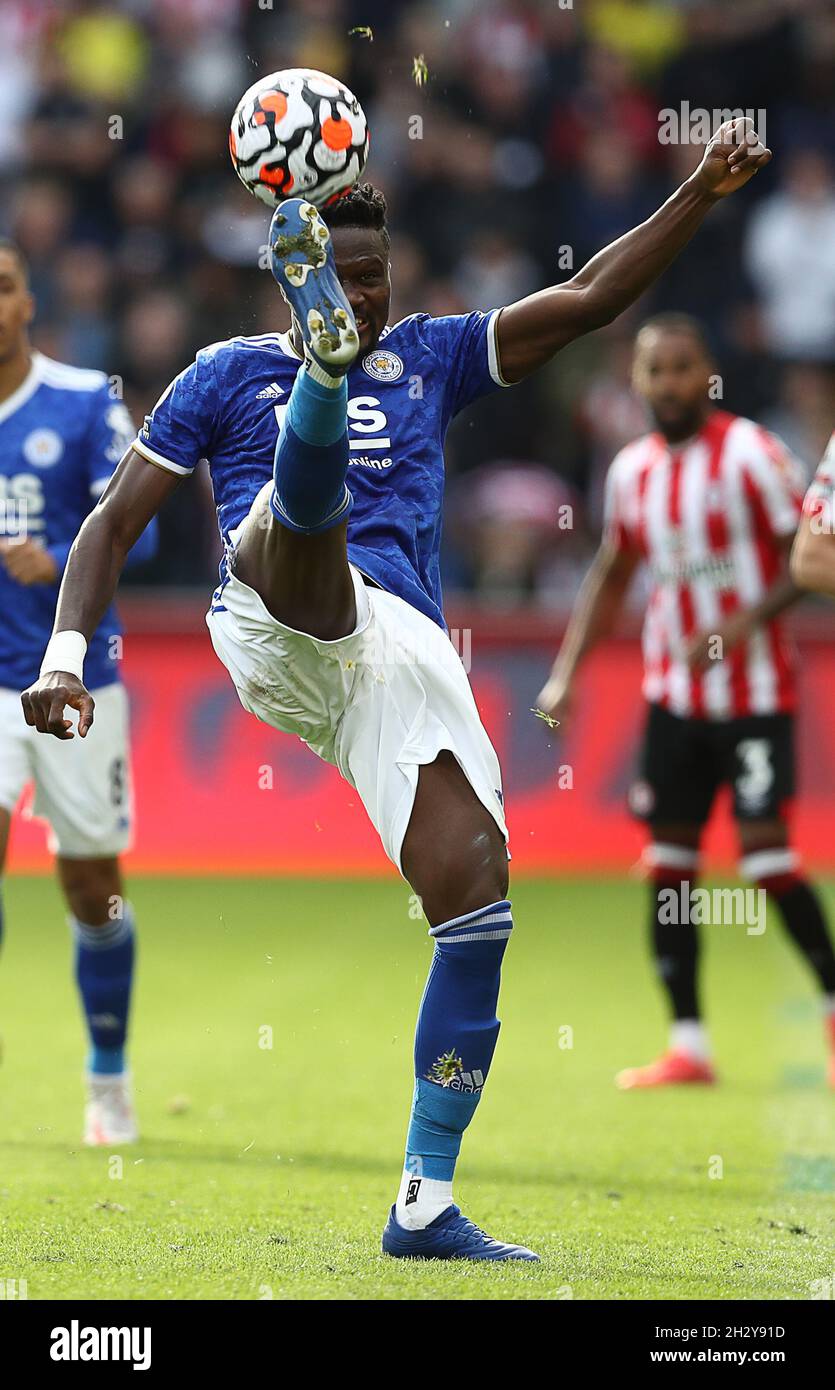 London, England, 24. Oktober 2021. Daniel Amartey von Leicester City während des Spiels der Premier League im Brentford Community Stadium, London. Bildnachweis sollte lauten: Paul Terry / Sportimage Stockfoto