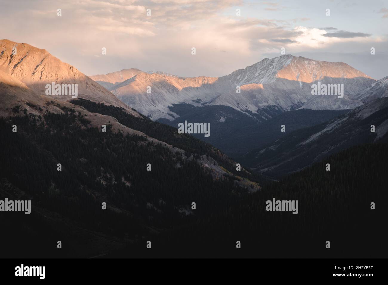 Sonnenuntergang am Independence Pass in der Nähe von Aspen, Colorado. Stockfoto