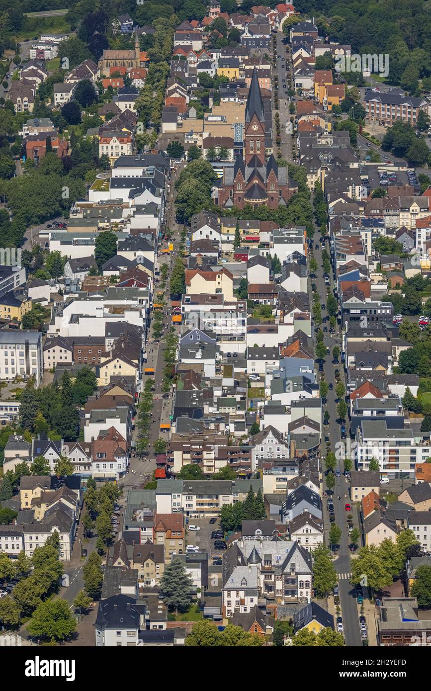 Luftaufnahme, Neheimer Dom St. Johannes-Baptist, Fußgängerzone Hauptstraße, Apothekerstraße, Neheim, Arnsberg, Sauerland, Nordrhein-Westfalen, Stockfoto