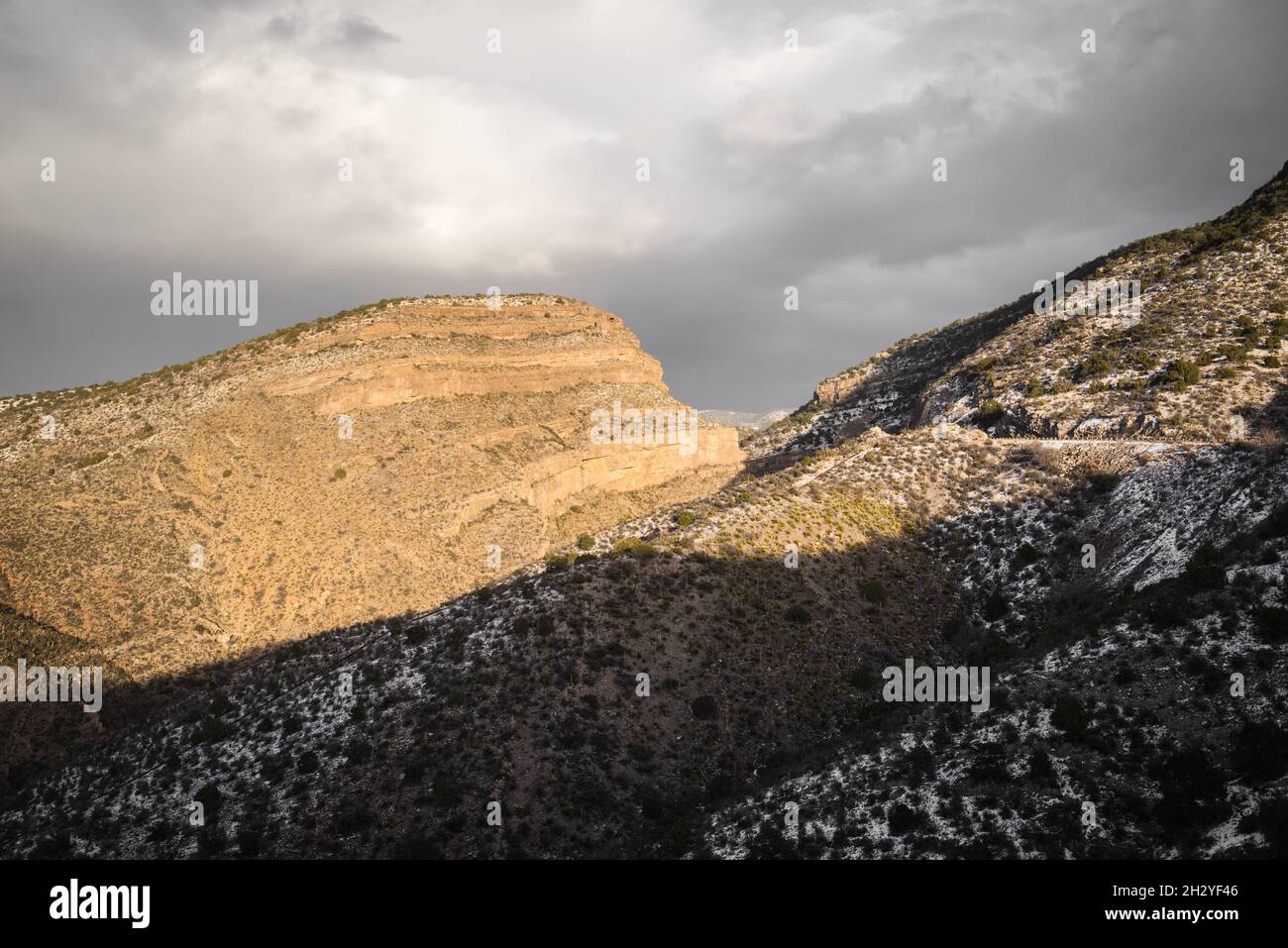 Landschaftsansicht von High Rolls, New Mexico nach einem Schneefall. Stockfoto