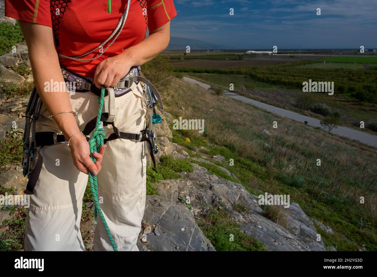 Klettererin mit Kletterausrüstung Stockfoto