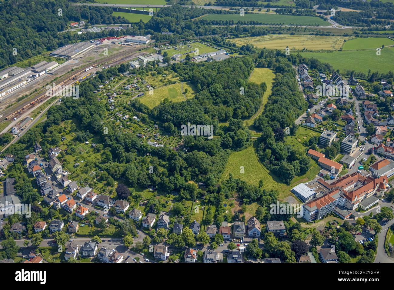 Luftaufnahme, Lüsenberg mit Schottergartengelände, Arnsberg, Sauerland, Nordrhein-Westfalen, Deutschland, DE, Europa, Gemeinschaftsgarten, Hochsauerlandkr Stockfoto