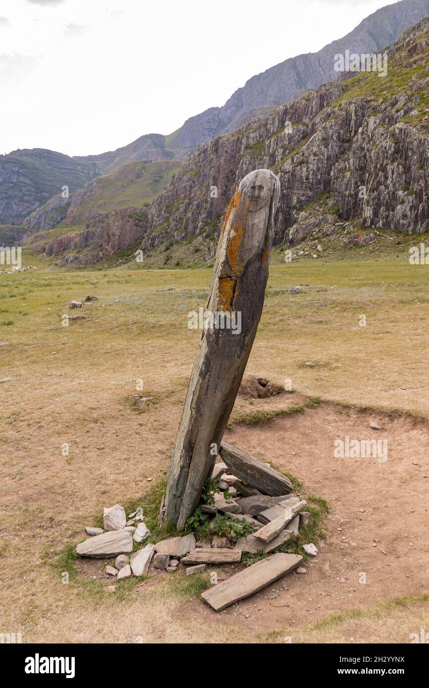 Alter Stein Adyr-Kan - Chuisky Hirschstein oder Olenniy Stein auf dem Gebiet der Republik Altai Stockfoto