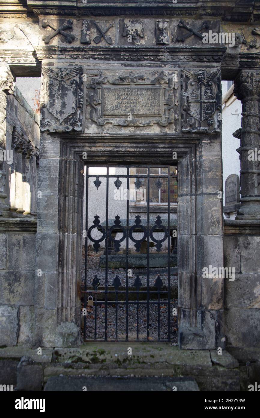 Das Robertson of Insh Mausoleum aus dem Jahr 1664 in der Old High Church, Inverness, Schottland, Großbritannien Stockfoto