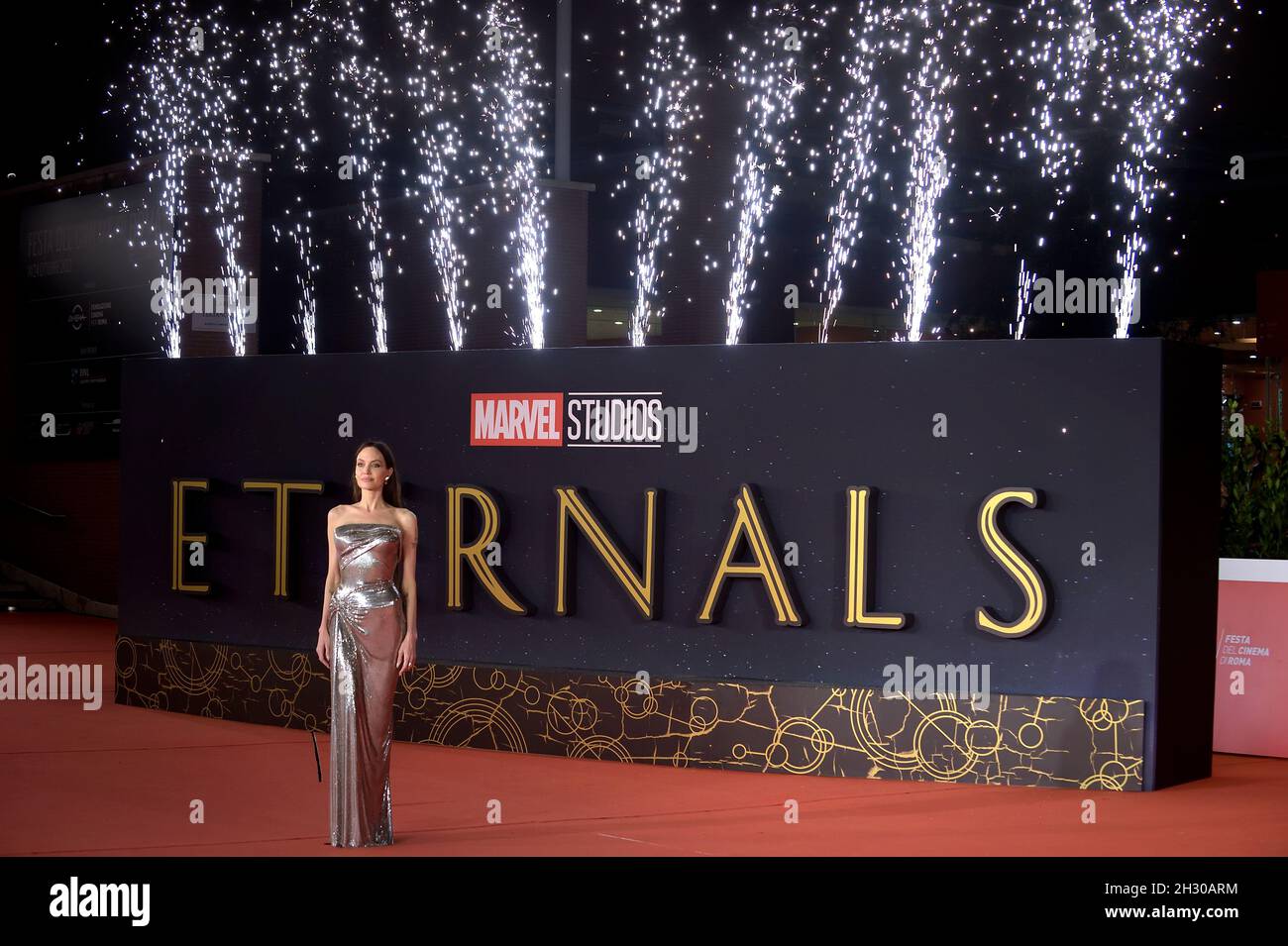 ROM, ITALIEN - 24. OKTOBER: Angelina Jolie, besucht den roten Teppich des Films 'Eternals' während des 16. Rom Film Fest 2021 am 24. Oktober 2021 in Rom, Italien. Stockfoto