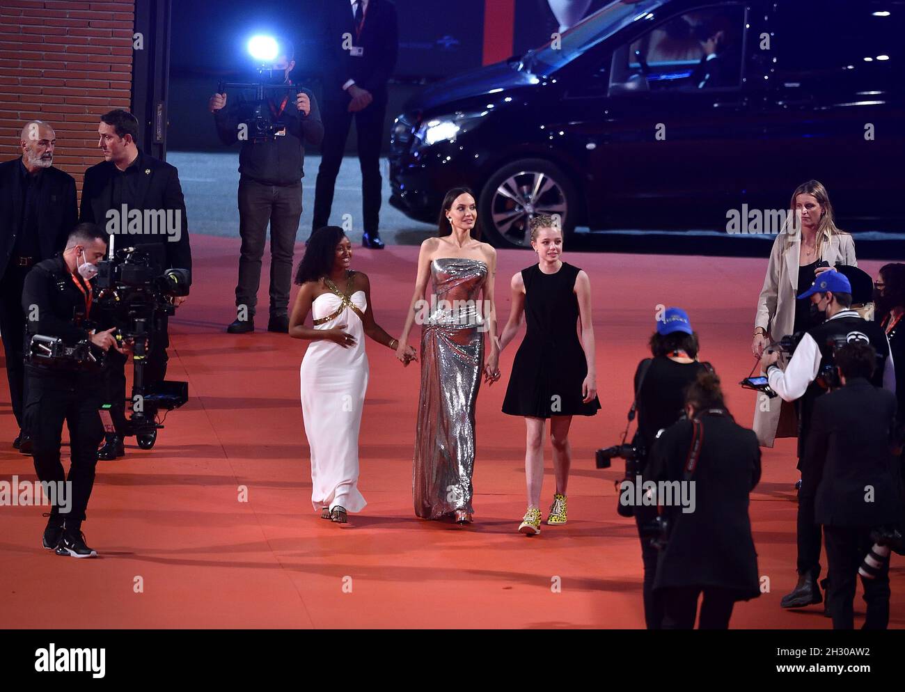 ROM, ITALIEN - 24. OKTOBER: Zahara Marley Jolie-Pitt, Angelina Jolie, Shiloh Jolie-Pitt, nimmt am 2021 24. Oktober 2021 in Rom, Italien, am roten Teppich des Films 'Eternals' Teil. Stockfoto