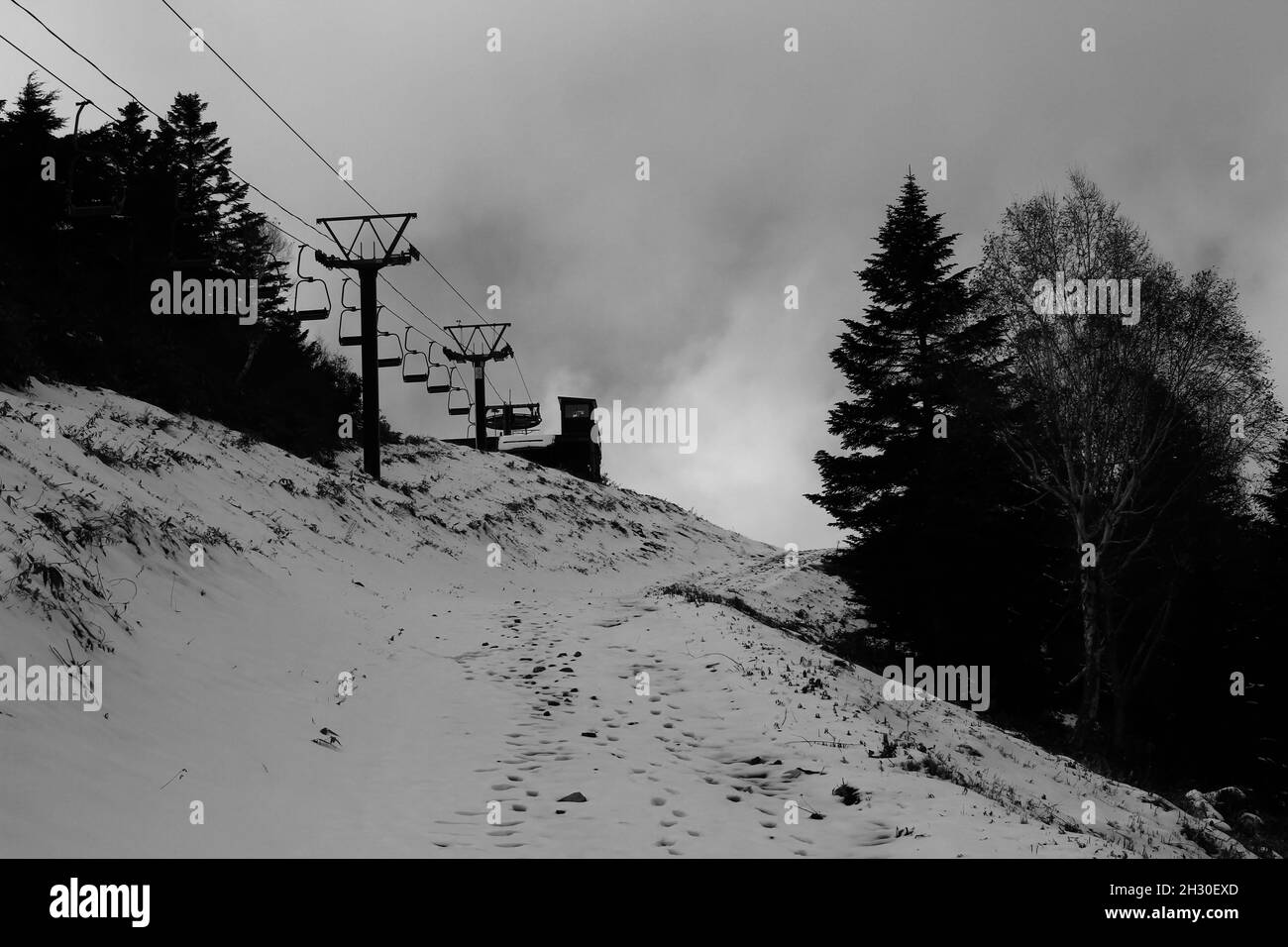 Nagano, Japan, 2021-24-10 , Skigebiet auf der Ryuoo Sora Terrasse, einem utopieartigen Aussichtspunkt 1,770 Meter über dem Meeresspiegel. Die Seilbahn hat eine der großen Stockfoto