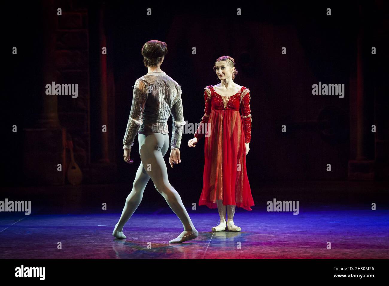 Vadim Muntagirov (Romeo) und Daria Klimentova (Julia) Proben in Englisch National Ballet's Romeo und Julia, in der Royal Albert Hall - London Stockfoto