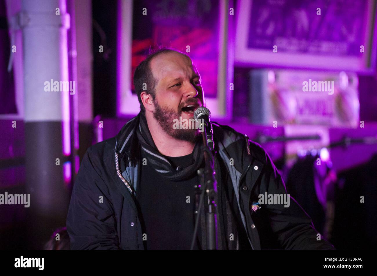 Brian Christinzio von BC Camplight spielt live bei Rough Trade Osten - London Stockfoto