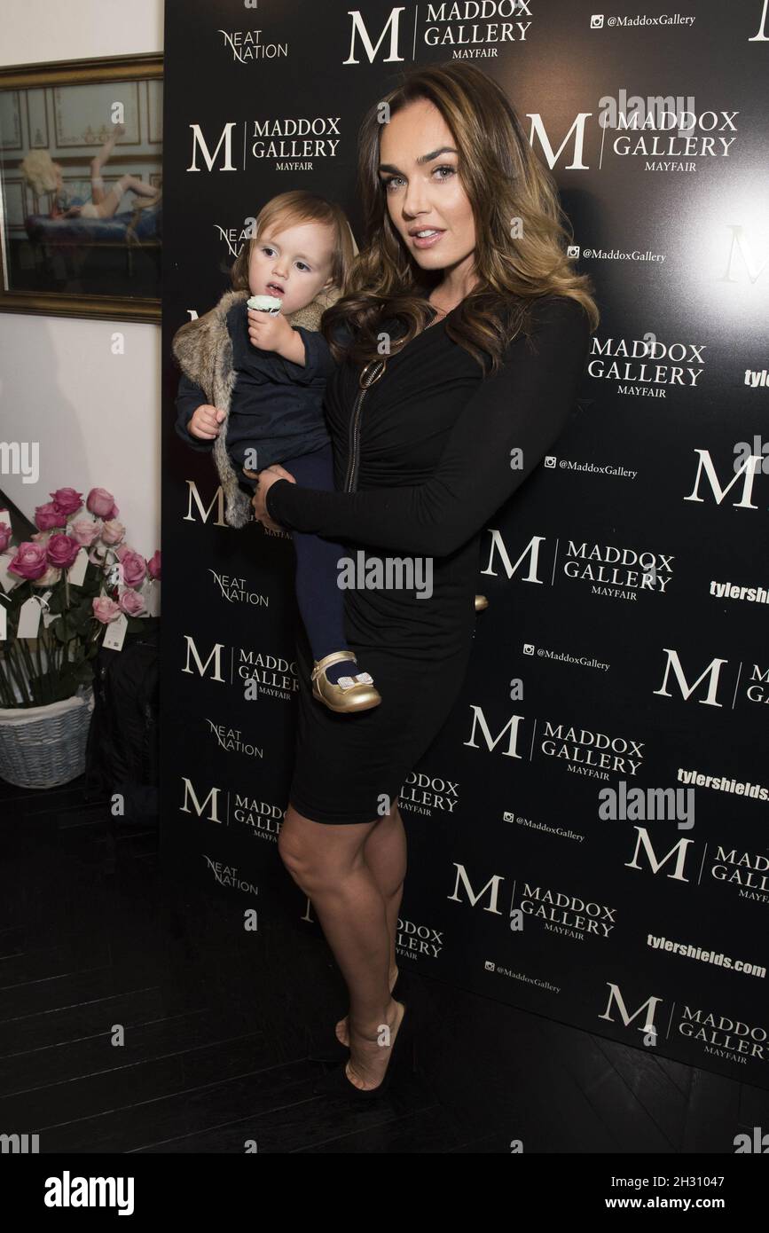 Tamara Eclestone und Tochter Sophia Ecclestone-Rutland nehmen an der Eröffnungsnacht der Dekadenz von Tyler Shield in der Maddox Gallery - London Teil Stockfoto