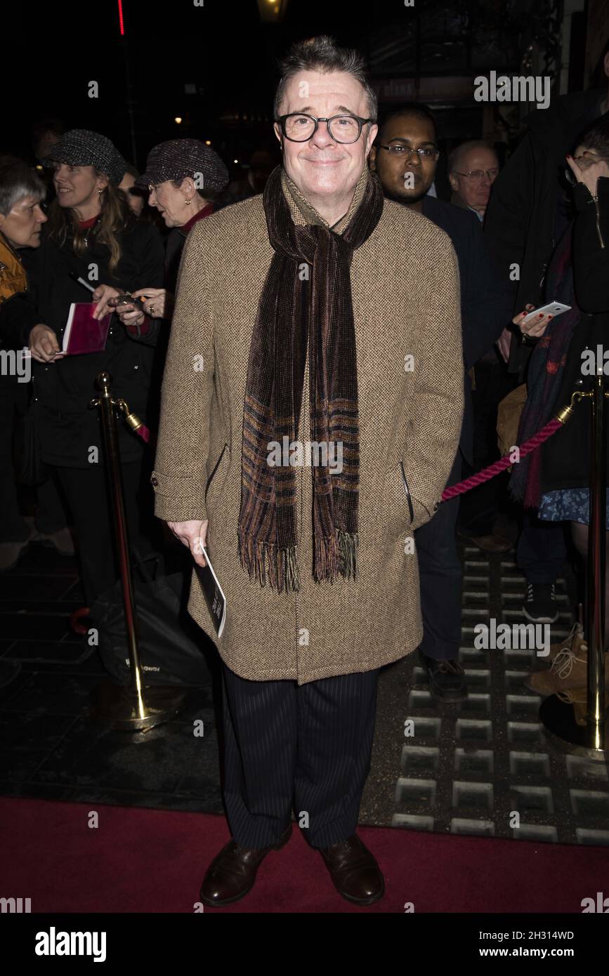 Nathan Lane nimmt an der Travesties Press Night im Apollo Theatre,  Shaftesbury Avenue, London, Teil Stockfotografie - Alamy
