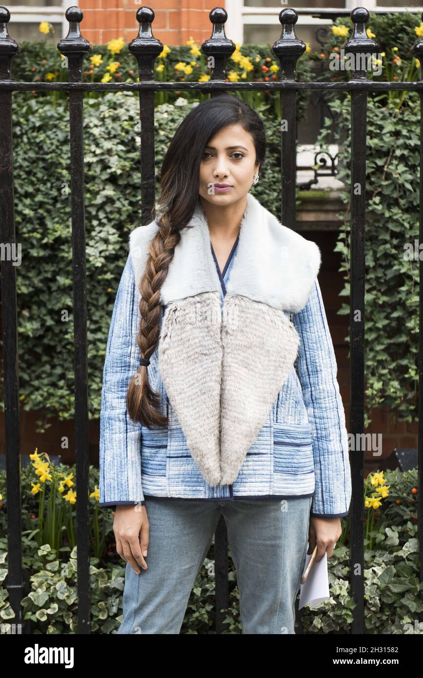 Fashionista ChiChi (The Style Tune) während der London Fashion Week Herbst/Winter 2017 in London. Bilddatum: Samstag, 18. Februar 2017. Bildnachweis sollte lauten: DavidJensen/EMPICS Entertainment Stockfoto