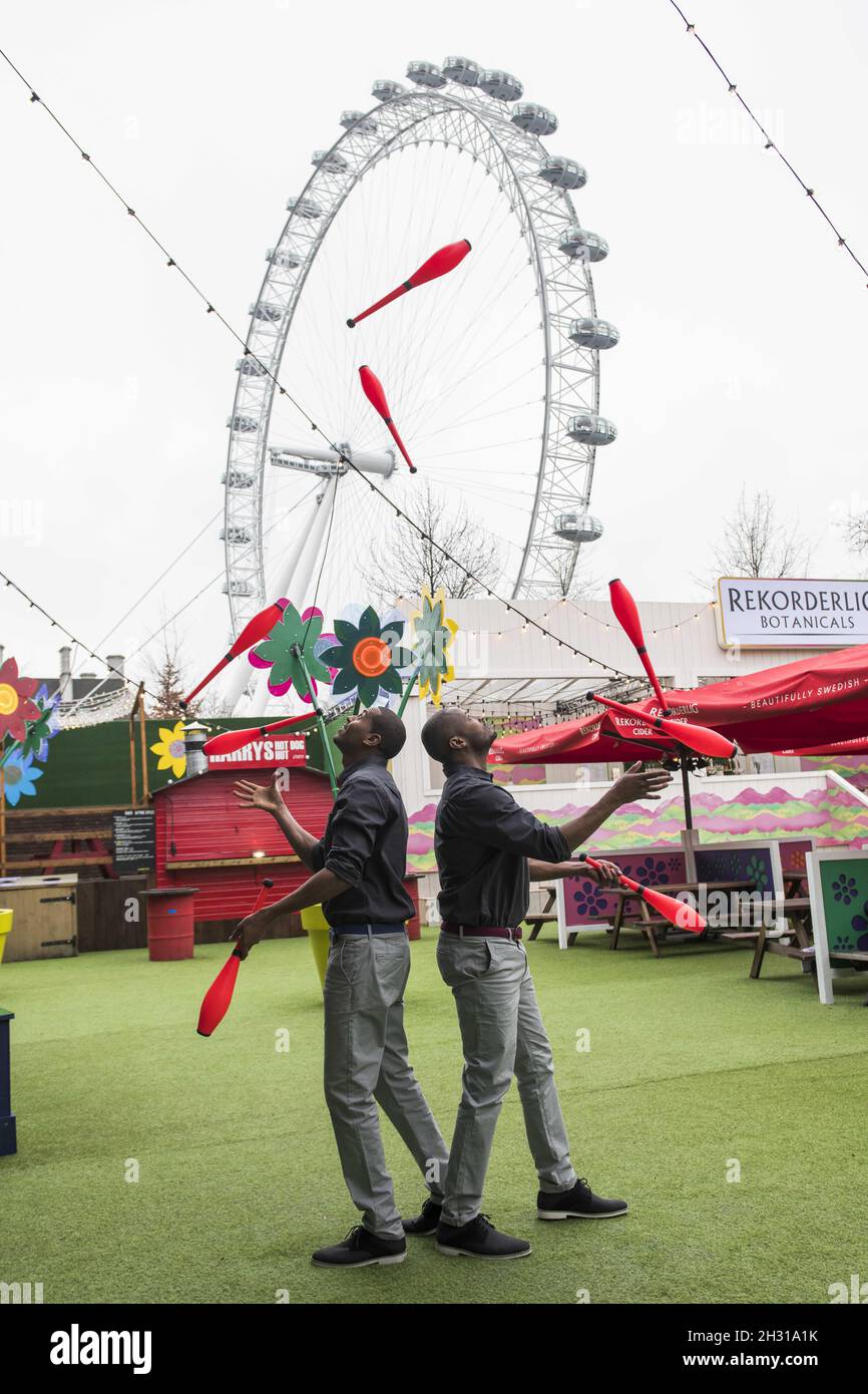 Jongleure vom Circus Abessinia treten während einer Fotoschau auf dem Underbelly Festival Site auf der Southbank, London, auf. Bilddatum: Dienstag, 10. April 2018. Bildnachweis sollte lauten: David Jensen/EMPICS Entertainment Stockfoto