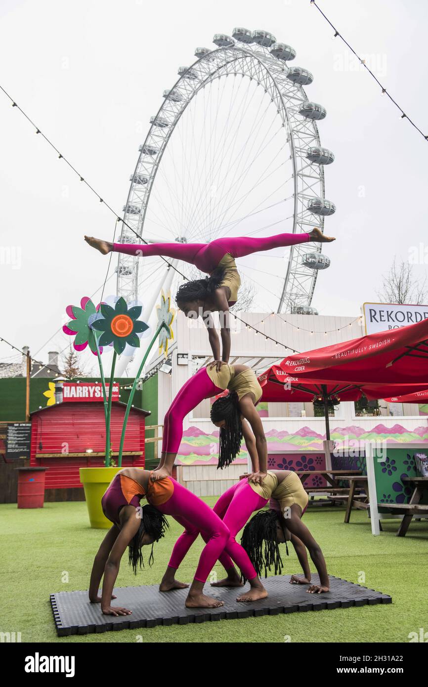 Akrobaten vom Circus Abessinia treten während einer Fotoschau auf dem Underbelly Festival Site auf der Southbank, London. Bilddatum: Dienstag, 10. April 2018. Bildnachweis sollte lauten: David Jensen/EMPICS Entertainment Stockfoto