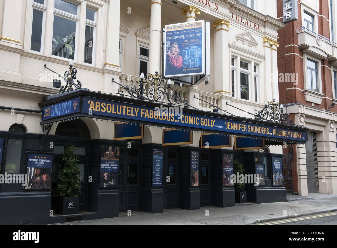 Das Duke of York Theater, das wegen der Covid-19-Pandemie geschlossen ist und wahrscheinlich bald eröffnet wird, es sei denn, die Richtlinien der Regierung ändern sich, St Martins Lane, London. Bilddatum: Donnerstag, 2nd. Juli 2020. Bildnachweis sollte lauten: David Jensen/EMPICS Entertainment Stockfoto