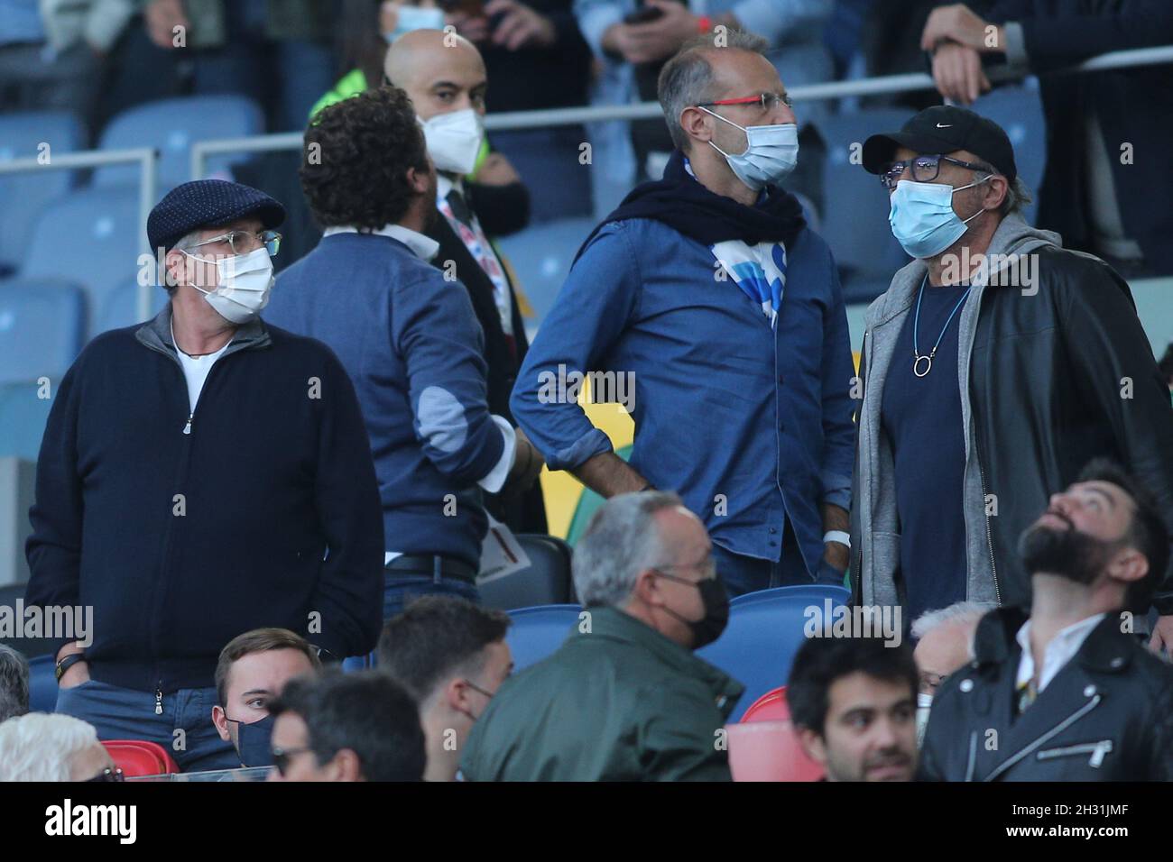 Rom, Italien. Okt. 2021. ROM, Italien - 24.10.2021: Ritornano i vip in tribuna d'onore per la partita della nona giornata di campionato Roma vs Napoli, tra loro, Favino con la moglie Anna Ferzetti, Boniek, Claudio Amendola, Lucio Presta, Fausto Brizzi con Silvia Salis, Dan e Ryan Friedkin. Kredit: Unabhängige Fotoagentur/Alamy Live Nachrichten Stockfoto