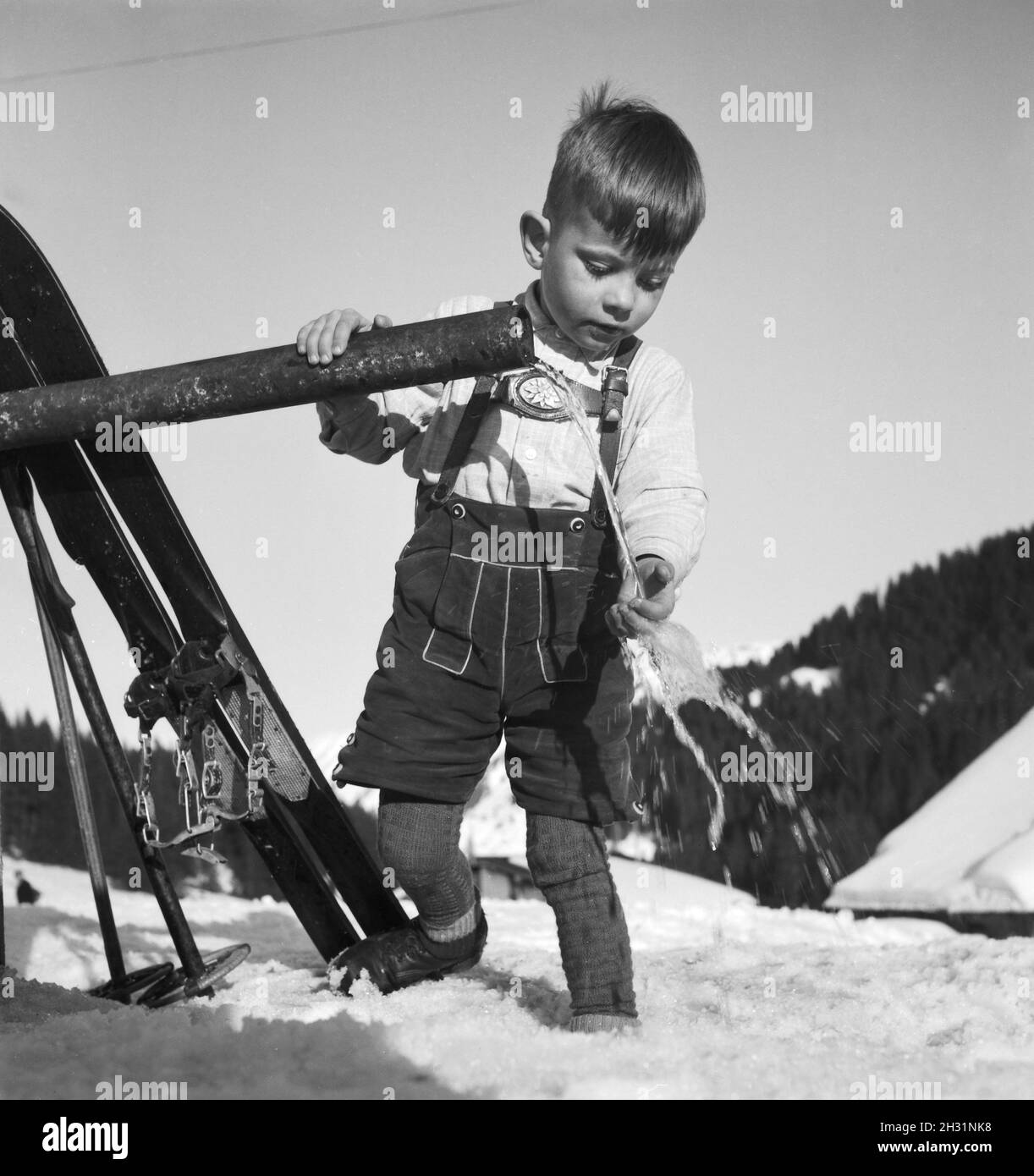 Hitler in lederhosen -Fotos und -Bildmaterial in hoher Auflösung – Alamy