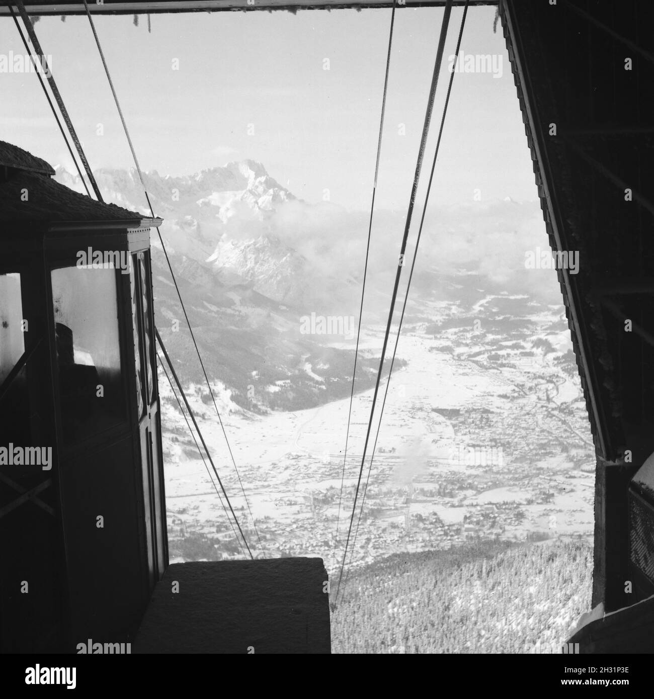 Blick aus einer Abendstein, Deutschland 1930er Jahre. Blick von einer Seilbahn Station unten im Tal, Deutschland 1930. Stockfoto