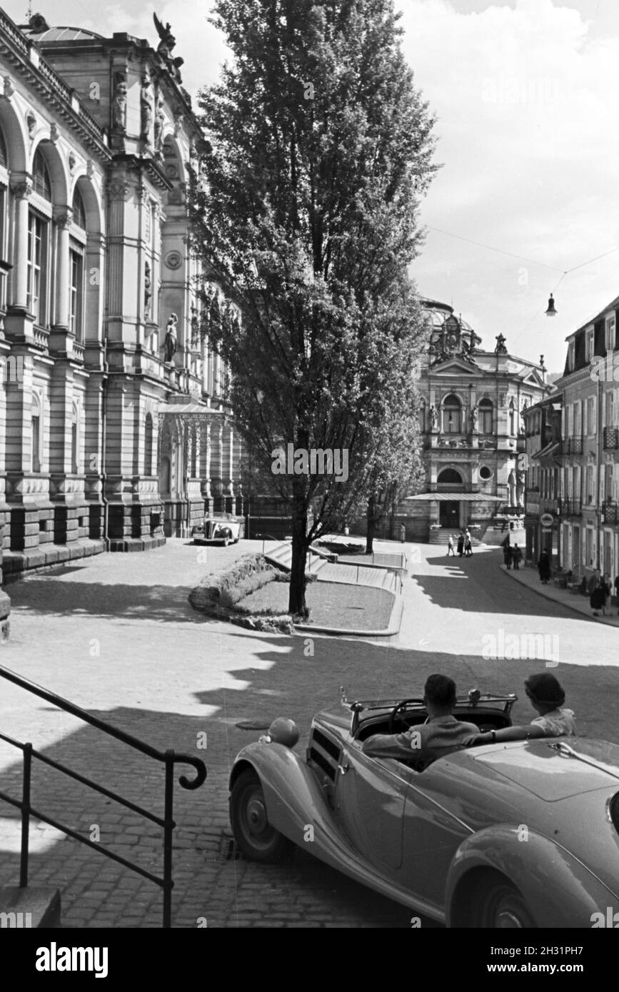 Das Friedrichsbad und das Augustabad dahiner liegende im Bäderviertel Baden-Badens, Deutschland 1930er Jahre. Das Friedrichsbad und die Augustabad schließen dahinter in das badehaus Quartal Baden-Baden, Deutschland 1930. Stockfoto