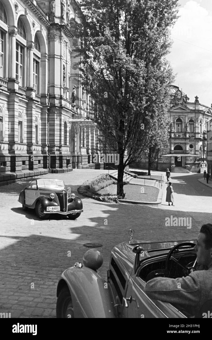 Das Friedrichsbad und das Augustabad dahiner liegende im Bäderviertel Baden-Badens, Deutschland 1930er Jahre. Das Friedrichsbad und die Augustabad schließen dahinter in das badehaus Quartal Baden-Baden, Deutschland 1930. Stockfoto