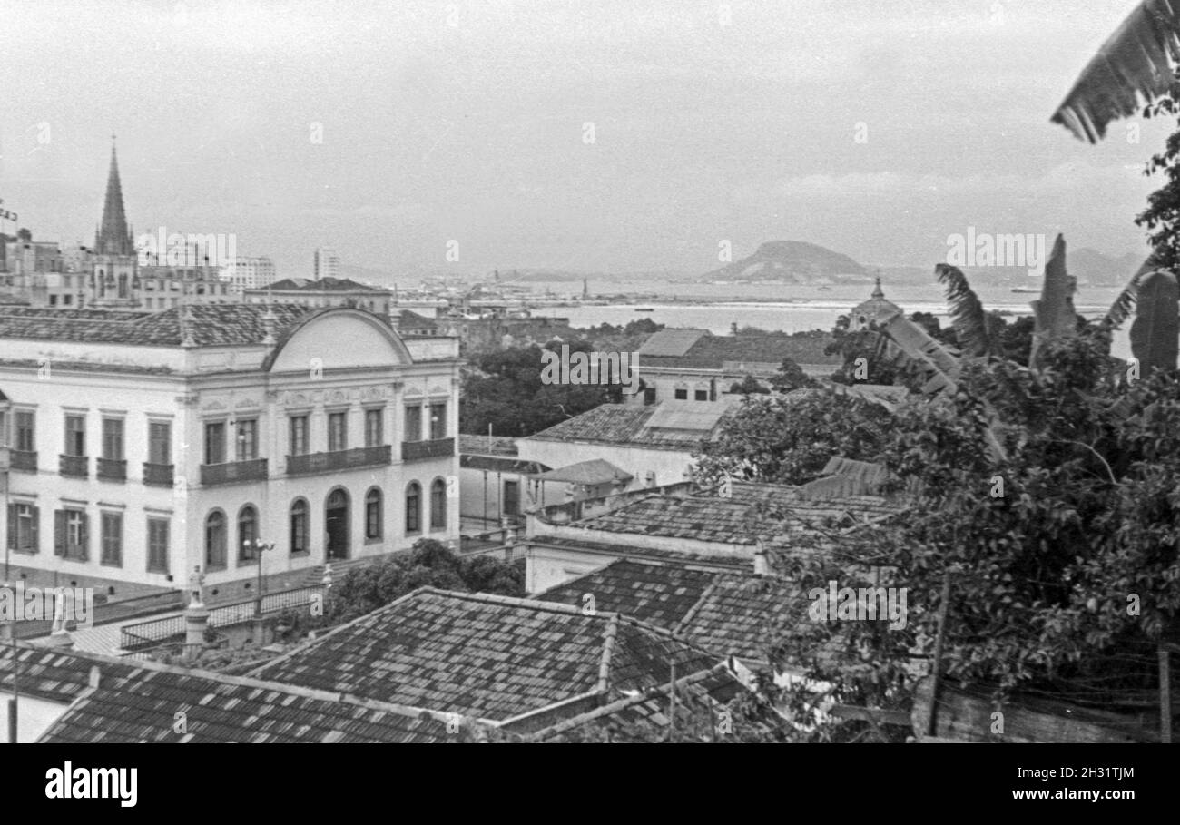 Auf der Heimreise von der Walfischjagd geht die Besatzung des Fabrikschiffs "Jan Wellem 'auf Landgang durch Rio de Janeiro, Brasilien 1930er Jahre. Landgang für die Crew von factory Schiff "Jan Wellem" in Rio de Janeiro, Brasilien 1930. Stockfoto