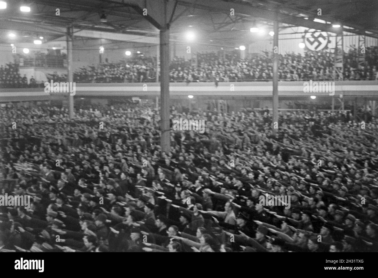 Parteiveranstaltung der NSDAP und HJ 1936 Reichssieger, Deutschland 1930er Jahre. Nsdap-Veranstaltung für die Hitlerjugend Reichssieger Wettbewerb 1936, in Deutschland 1930. Stockfoto