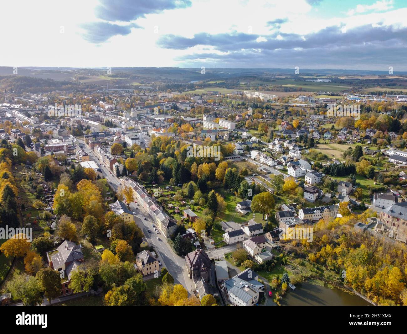 Die Stadt Oelsnitz in Sachsen von oben Stockfoto