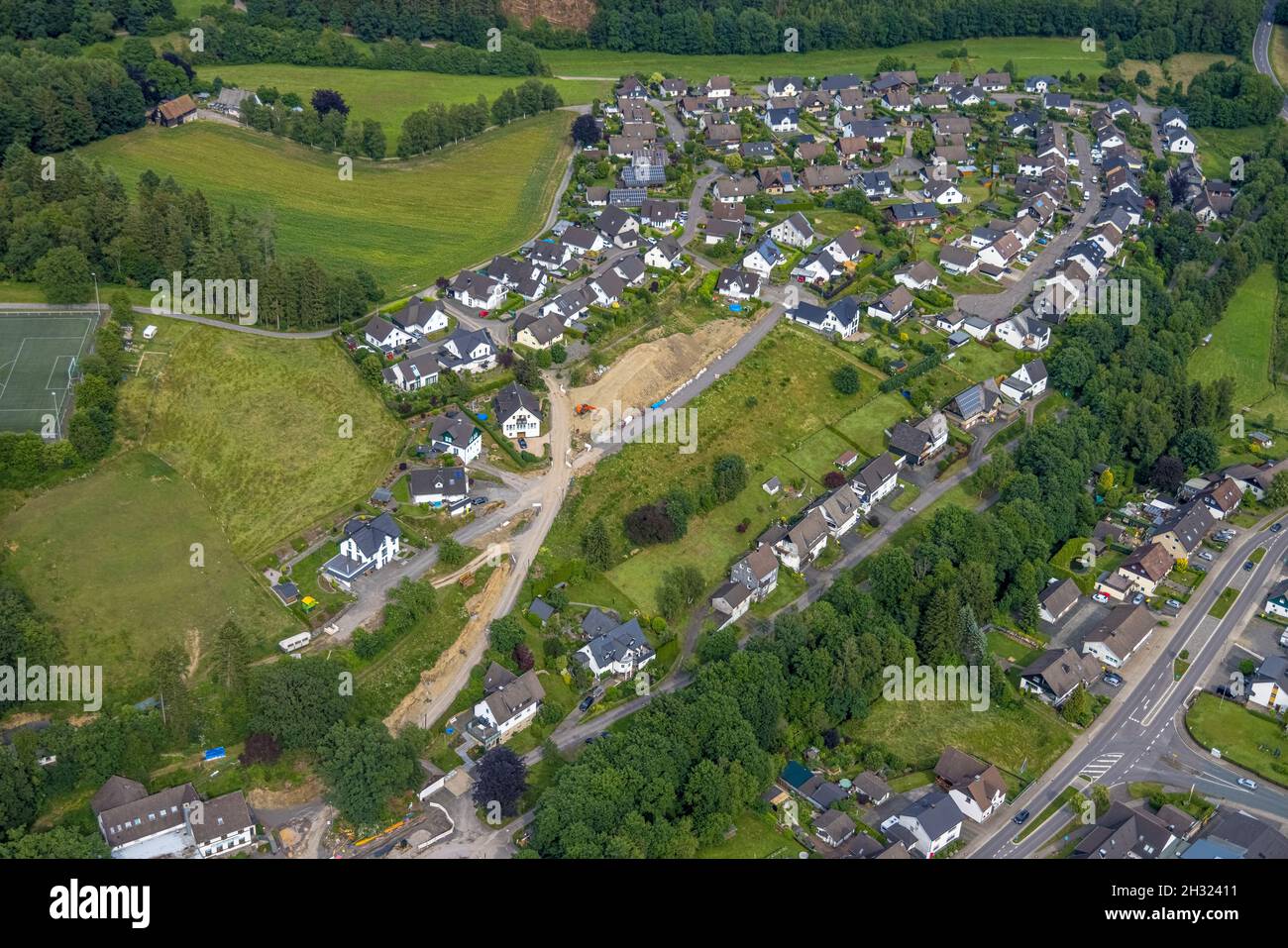 Luftaufnahme, Baustelle im Wohngebiet Talstraße und zur Eulenbuche, Hützemert, Drolshagen, Sauerland, Nordrhein-Westfalen, Deutschland, Kontra Stockfoto