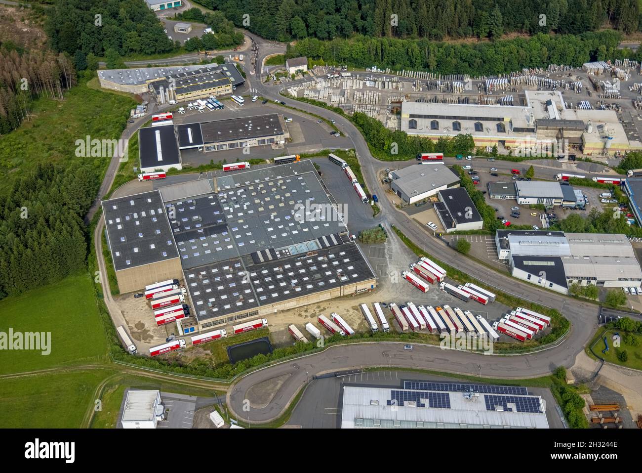 Luftaufnahme, Heuel Logistik Industriestraße, Berding Beton Gelände in Sendschotten, Drolshagen, Sauerland, Nordrhein-Westfalen, Deutschland, DE, Europa Stockfoto