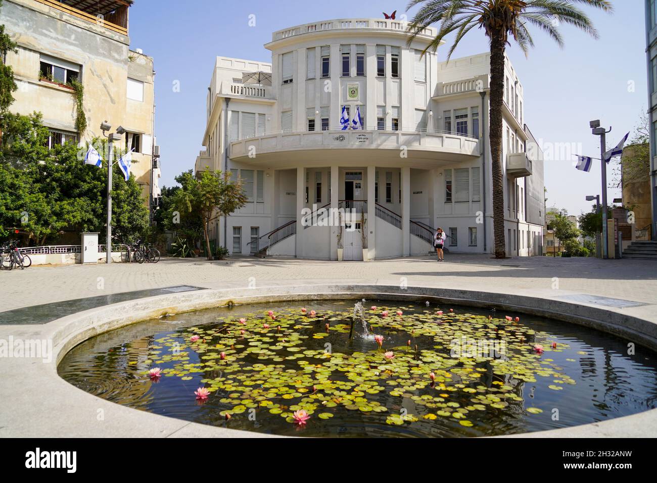 Bialik Square, das alte Gemeindegebäude im Hintergrund eklektische Architektur in Tel-Aviv, Israel Stockfoto