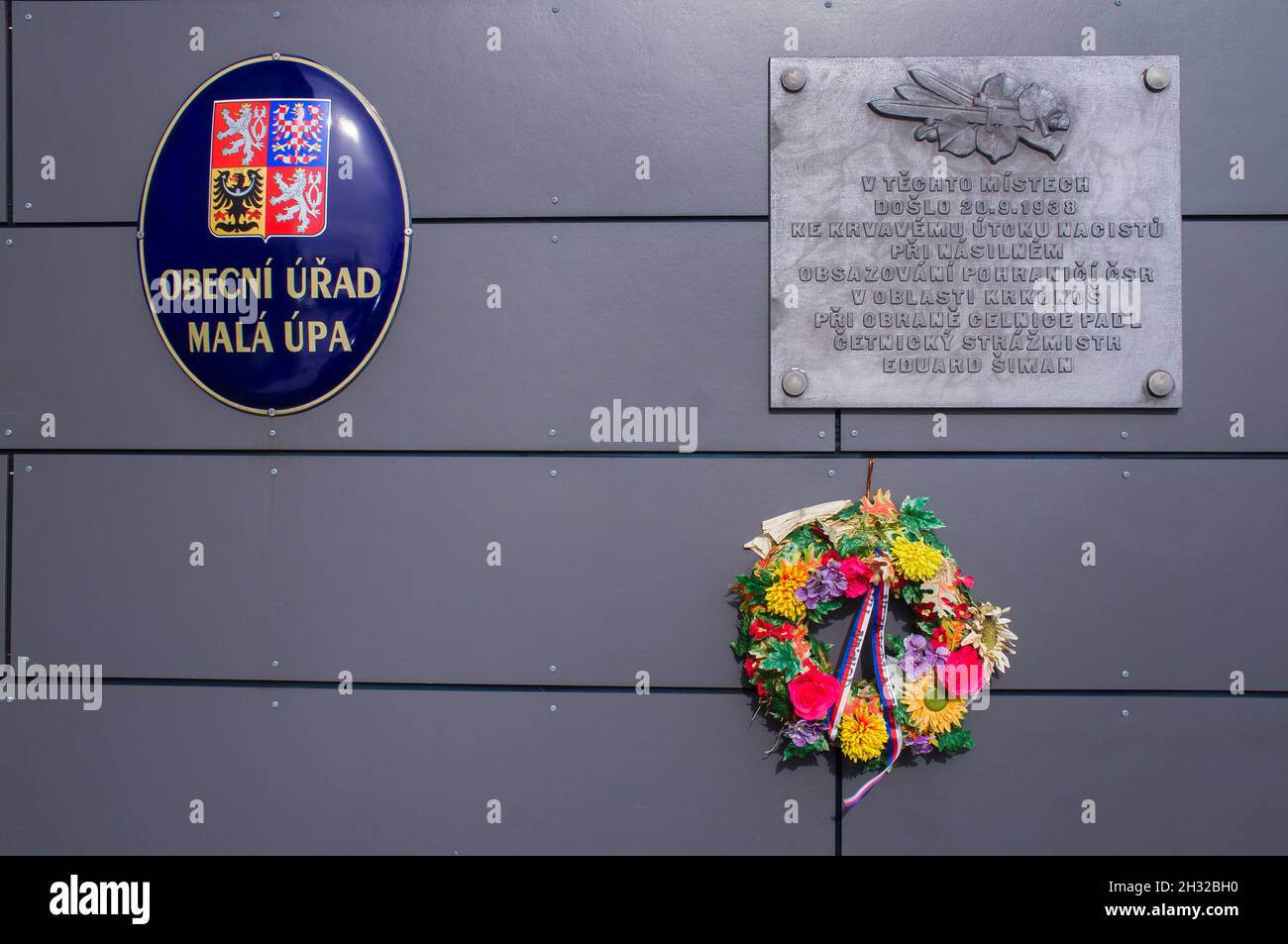 Die Gedenktafel am Sitz der Stadtverwaltung Mala Upa, Region Hradec Kralove, Tschechische Republik, am 4. März 2018. (CTK Photo/Libor Sojka) Stockfoto