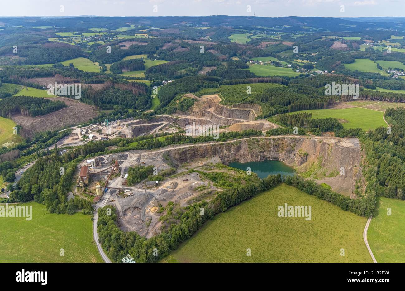 Luftaufnahme, Basalt AG Steinbruch und Robert Schulte Steinbruch in Scheda, Drolshagen, Sauerland, Nordrhein-Westfalen, Deutschland, DE, Europa, Luftbildfotografie Stockfoto