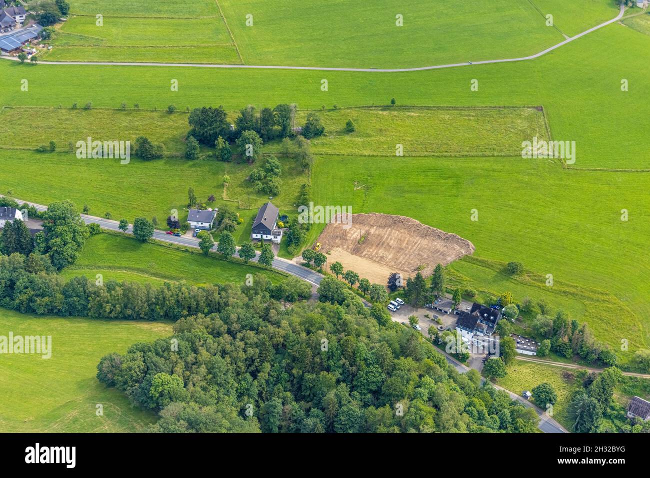 Luftaufnahme, Baustelle Heerstraße, Nähe Steinbruch, Germinghausen, Drolshagen, Sauerland, Nordrhein-Westfalen, Deutschland, Bauarbeiten, Kontra Stockfoto