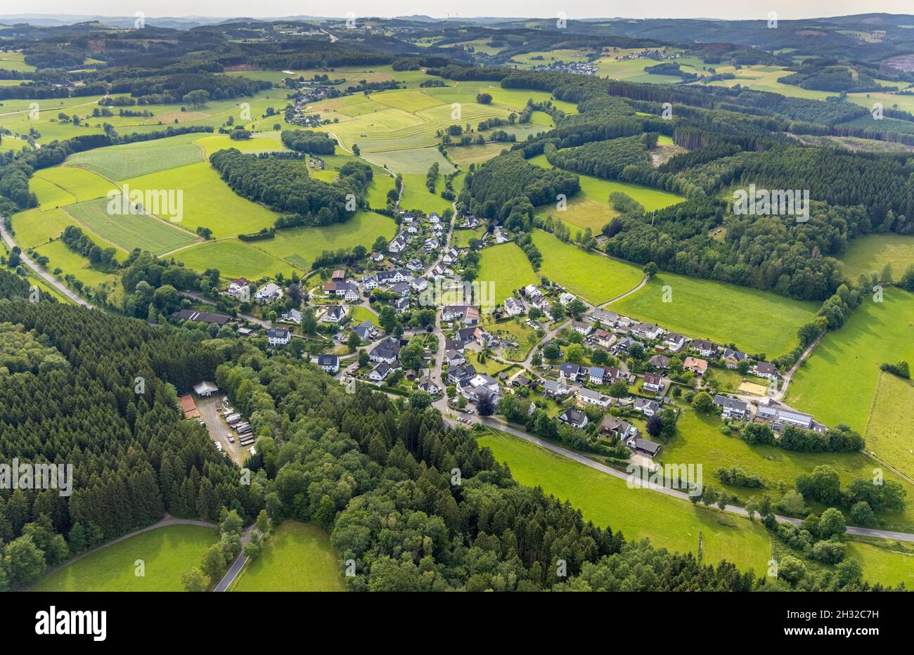 Luftaufnahme, Stadtansicht Dumicke, Drolshagen, Sauerland, Nordrhein-Westfalen, Deutschland, DE, Europa, Luftaufnahmen, Luftaufnahmen, Vogelaugen-Ansicht, Stockfoto