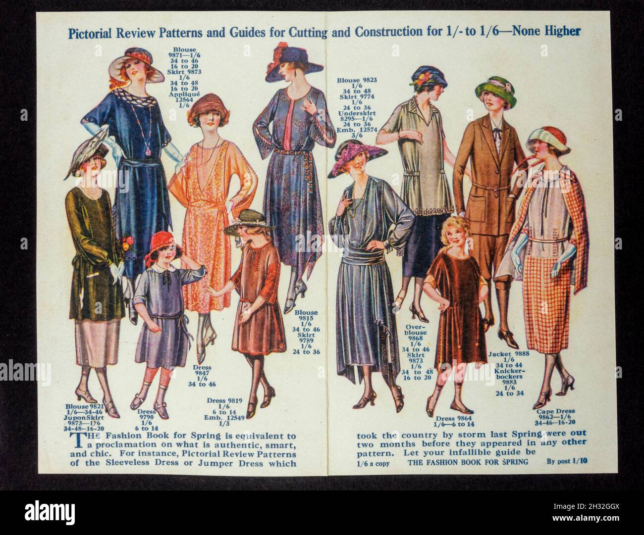 Ein malerisches Review Fashion Book (Replik aus dem Jahr 1920s), das Mode bei W.H Lefevre zeigt. Stockfoto