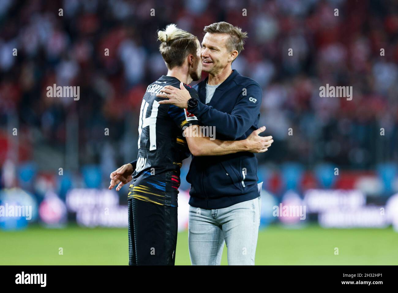 Kšln, RheinEnergieStadion, 18.09.21: Trainer Jesse Marsch (RB Leipzig) klinscht ab mit Kevin Kampl (RB Leipzig) nach dem Spiel der 1.Bundesliga 1.FC K. Stockfoto