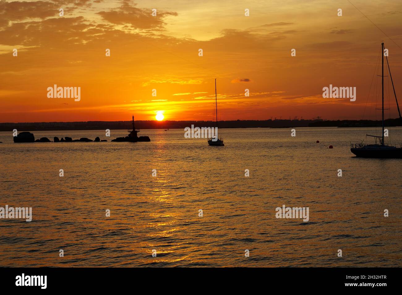 Wunderbare Farben des Himmels während des Sonnenuntergangs Stockfoto