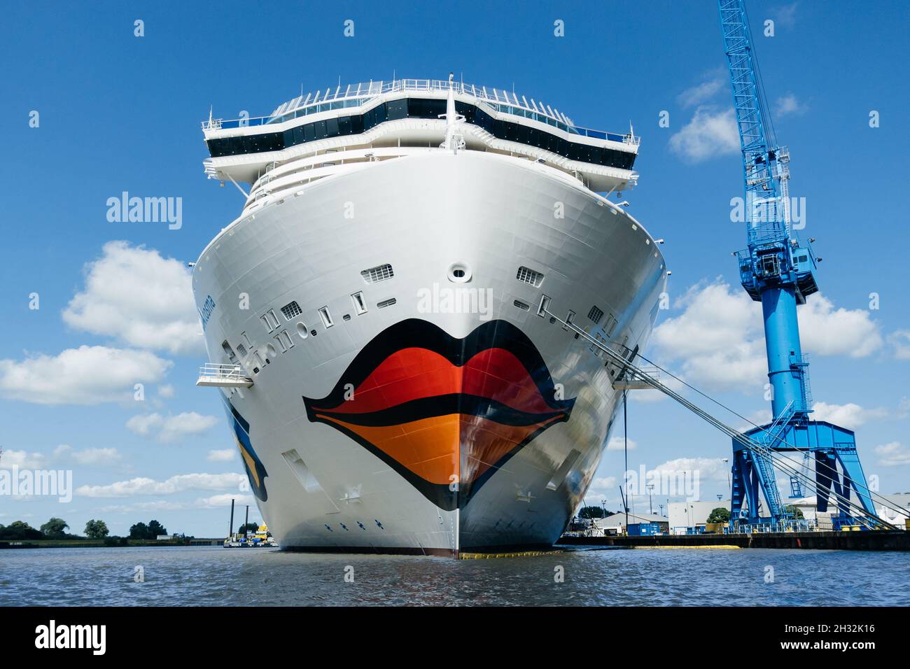 Papenburg, Deutschland - 07 17 2021: Kreuzfahrt-Schiff AIDA COSMA im Bau in der Meyer-Werft Stockfoto