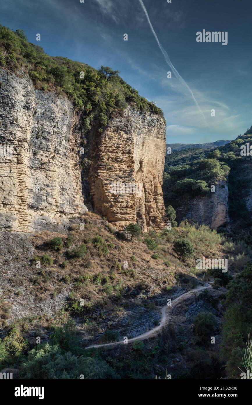 canyon der Fan Rock Kletterroute verschiedene Wände zum Klettern mit Seilen und Karabinern vorbereitet , in malaga , andalusien , spanien Stockfoto