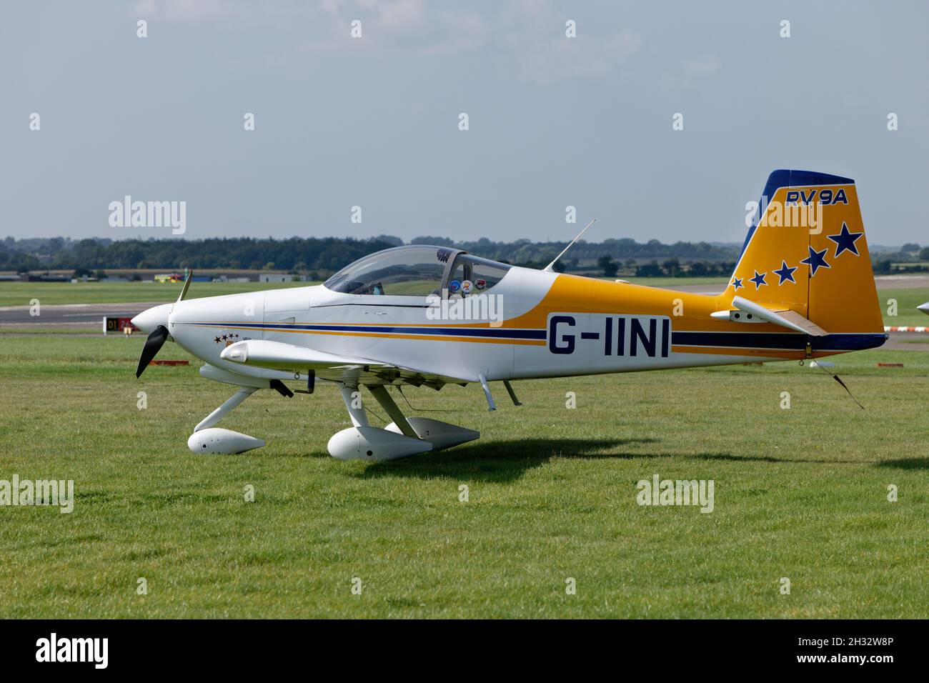 Smart Vans RV-9A parkte am Cotswold Airport in der Nähe von Kemble im Süden Englands Stockfoto