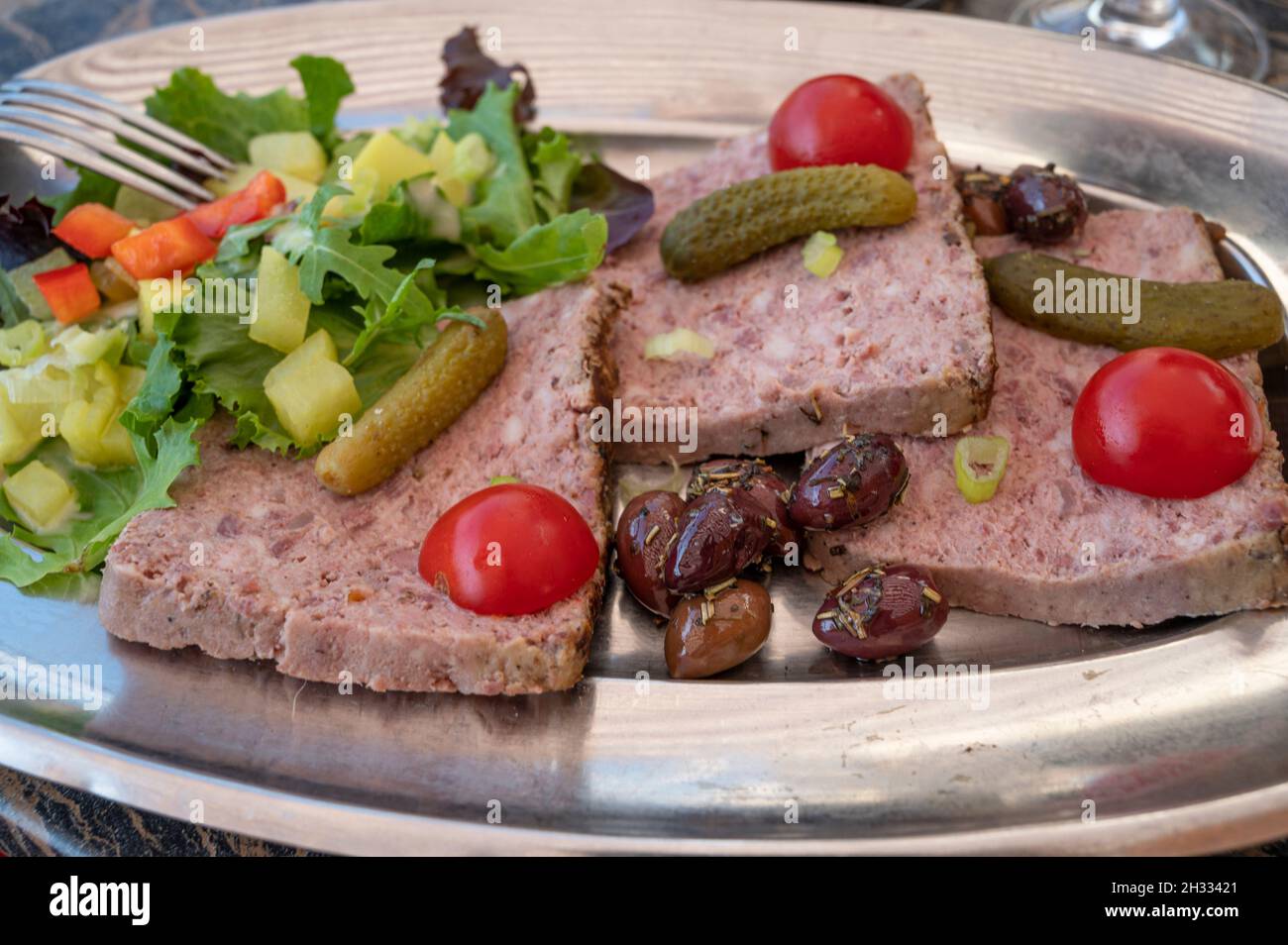 Ein typisches Fleischpastete, das als Vorspeise in Provnce, Frankreich, serviert wird Stockfoto