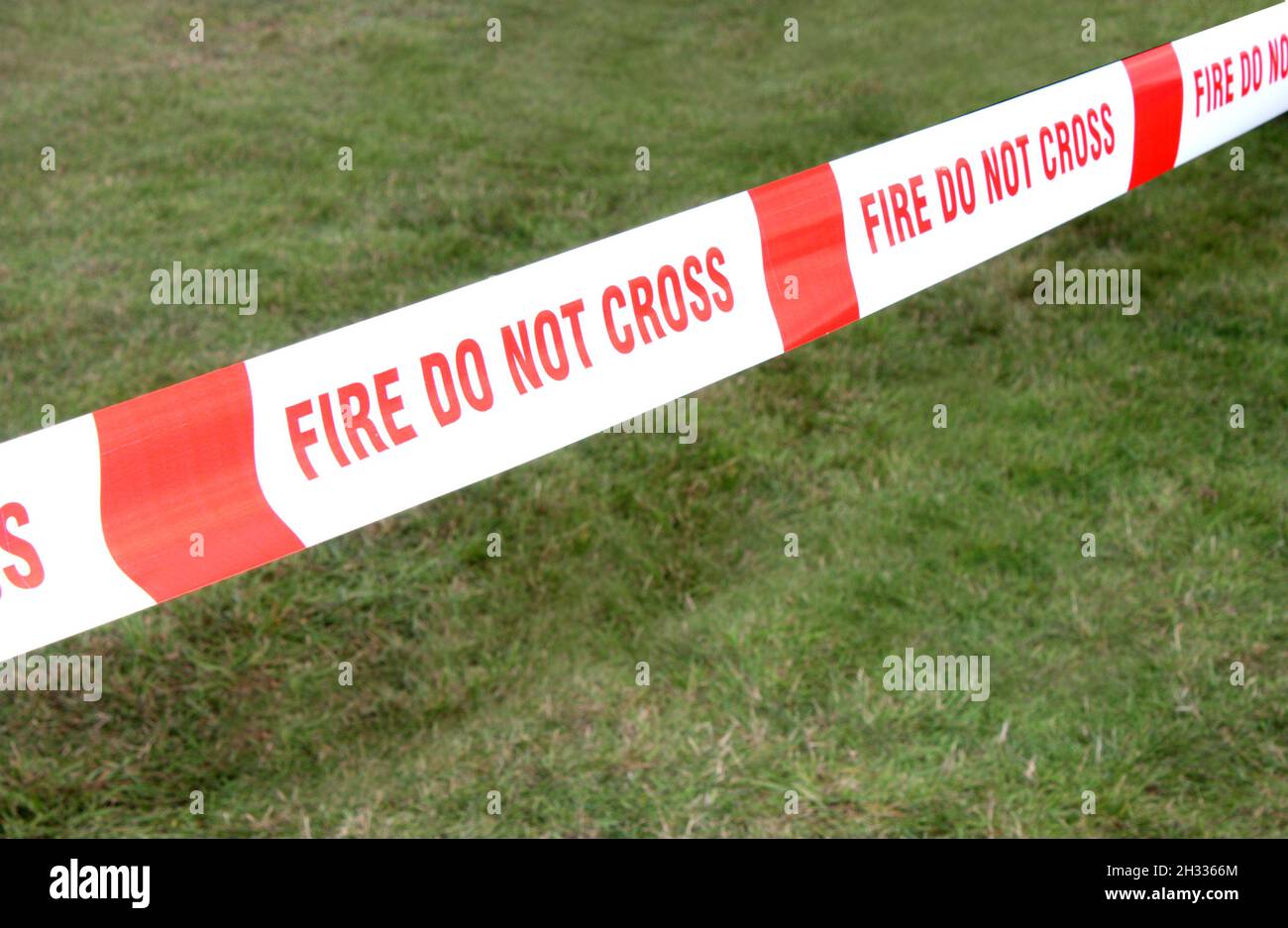 Kunststoffband Für Brandwarnung - Nicht Überkreuzen. Stockfoto