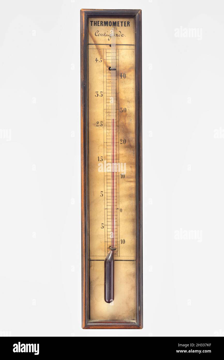 Vintage verwittertes Thermometer isoliert auf weißem Hintergrund Stockfoto