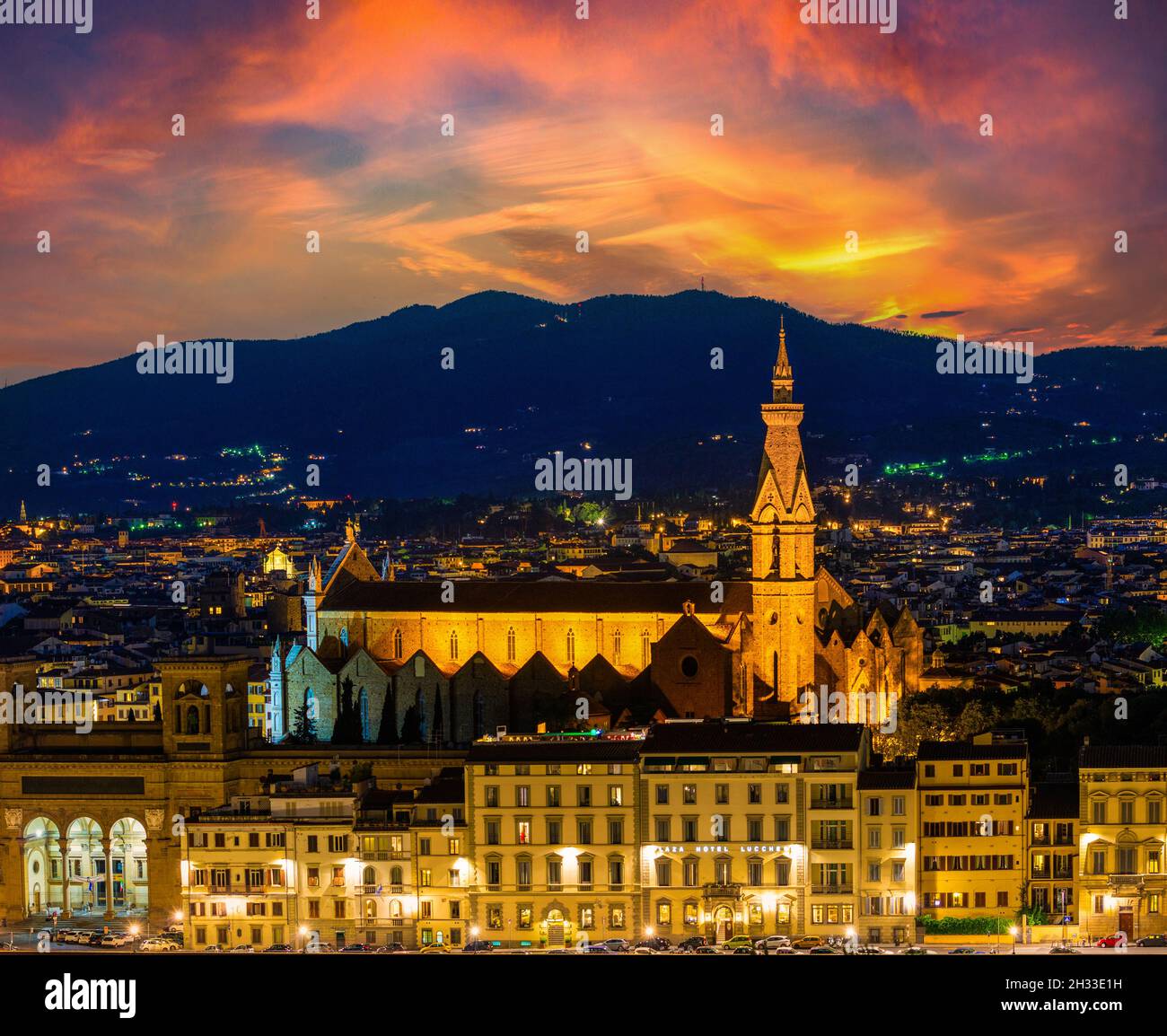 Blick auf Florenz Stadtbild und die Berge in den frühen Morgenstunden Stockfoto