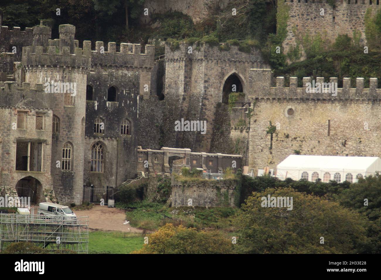 Gwrych Castle Wales. Neue Fotos zeigen, dass die Vorbereitungen für die kommende Serie von I' a Celebrity 2021 auf Schloss Gwrych bereits in vollem Gange sind Stockfoto