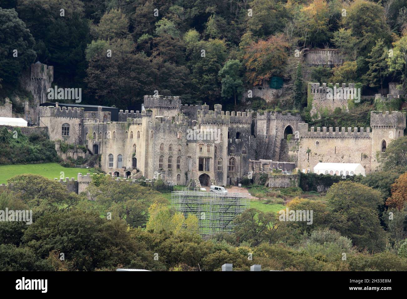 Gwrych Castle Wales. Neue Fotos zeigen, dass die Vorbereitungen für die kommende Serie von I' a Celebrity 2021 auf Schloss Gwrych bereits in vollem Gange sind Stockfoto